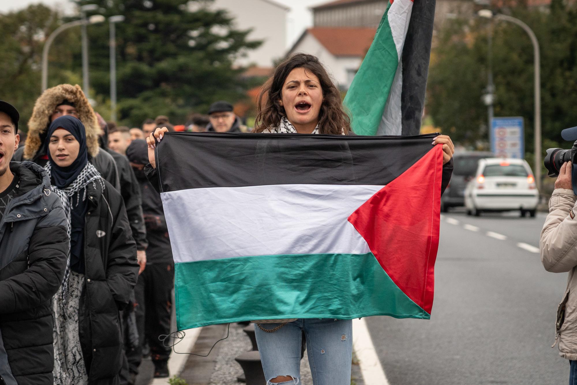 Javi Julio Palestina papel